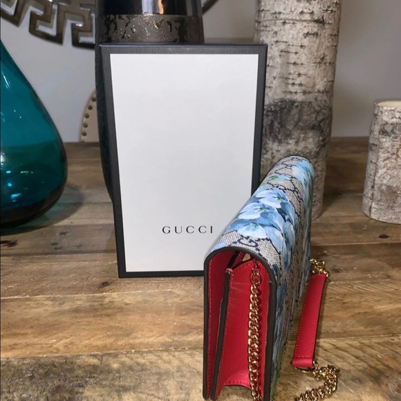 Gucci GG Supreme Blossoms Wallet on a Chain - Picture 2 of 7